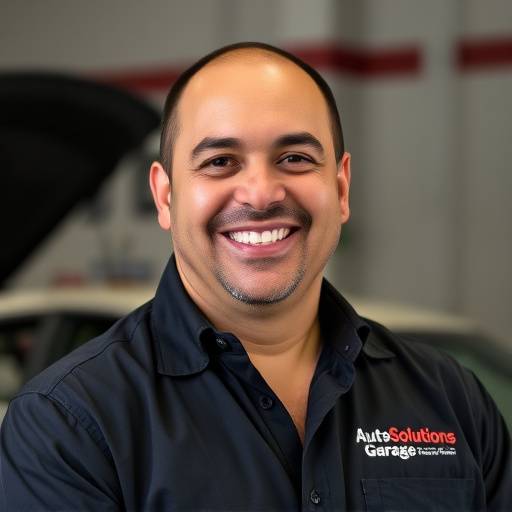 A smiling headshot of Ricardo Alvarez, the founder of AutoSolutions Garage.